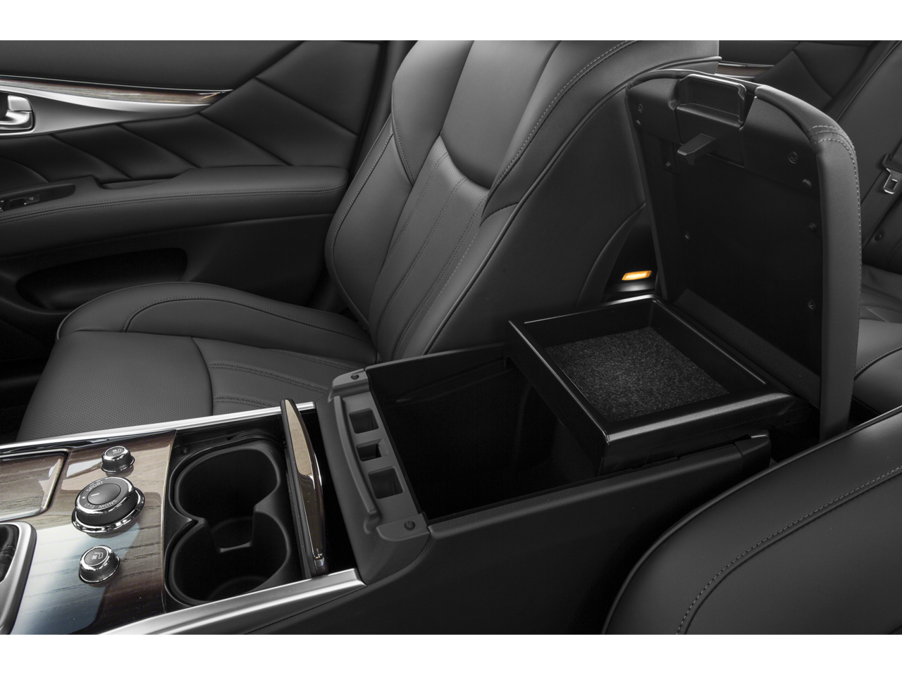 2015 INFINITI Q70L 5.6