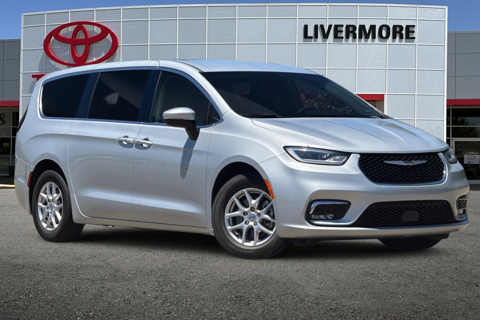 2023 Chrysler Pacifica Touring L
