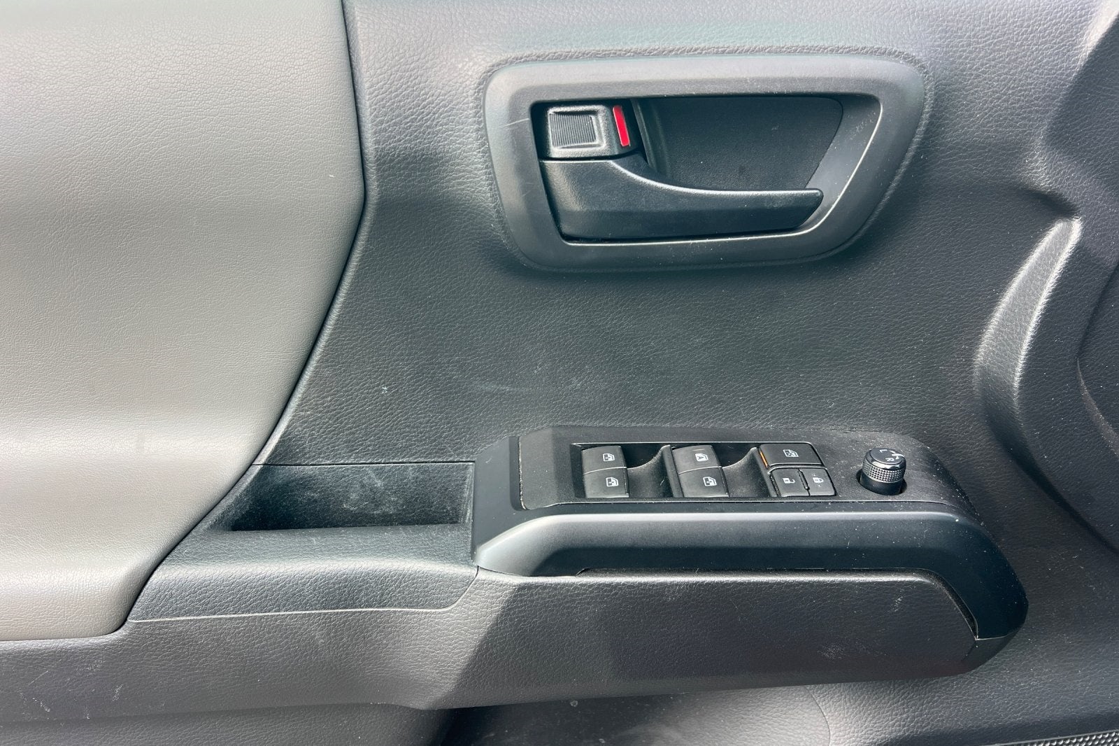 2022 Toyota Tacoma SR V6