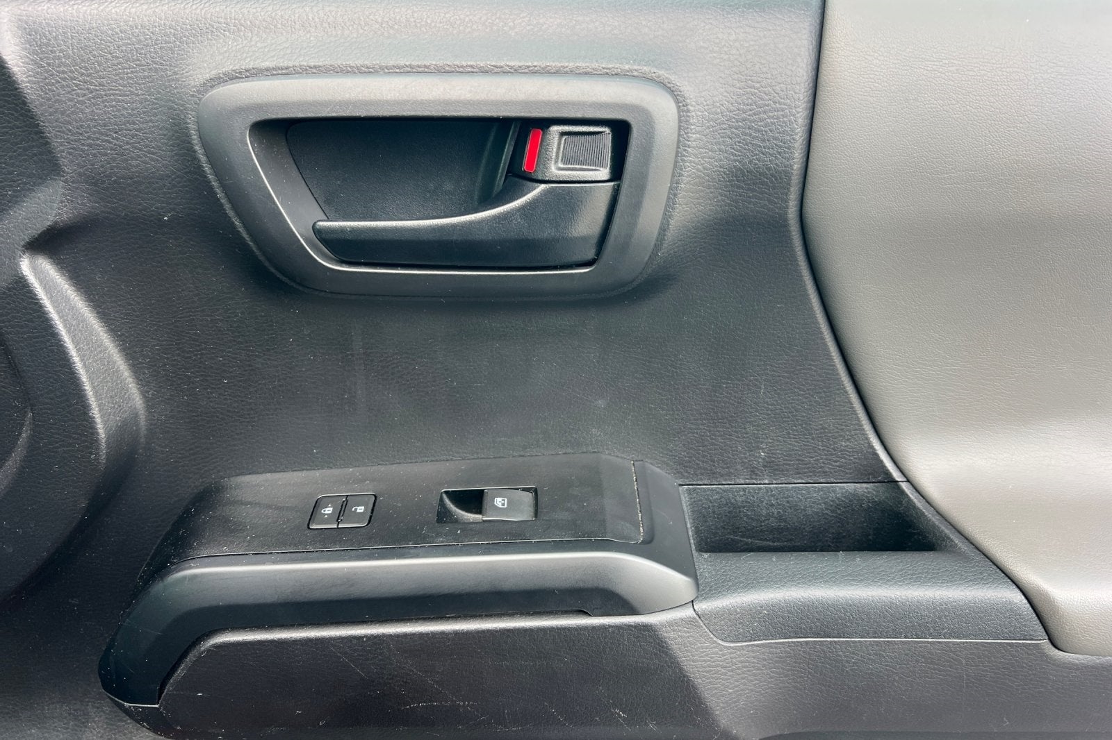 2022 Toyota Tacoma SR V6