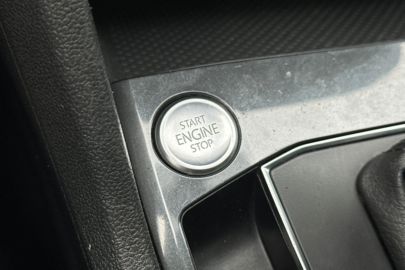 2019 Volkswagen Tiguan 2.0T SEL R-Line