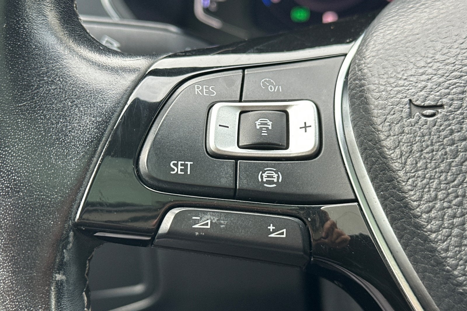 2019 Volkswagen Tiguan 2.0T SEL R-Line