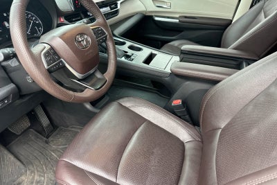 2023 Toyota Sienna Platinum 7 Passenger