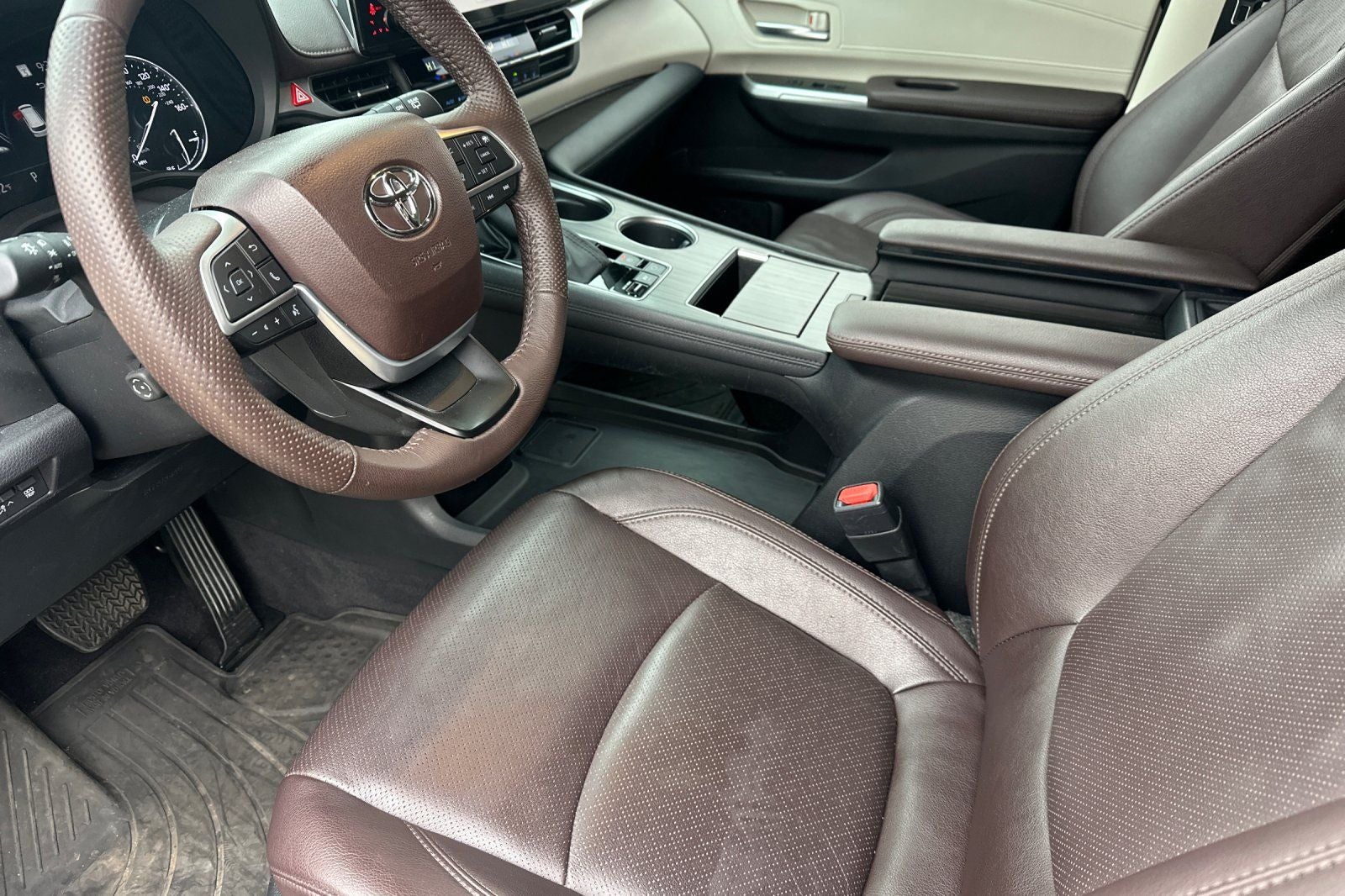 2023 Toyota Sienna Platinum 7 Passenger