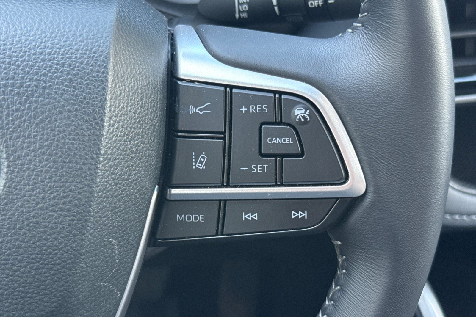 2025 Toyota Highlander LE