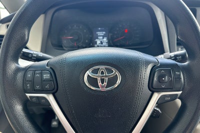 2015 Toyota Sienna LE 8 Passenger
