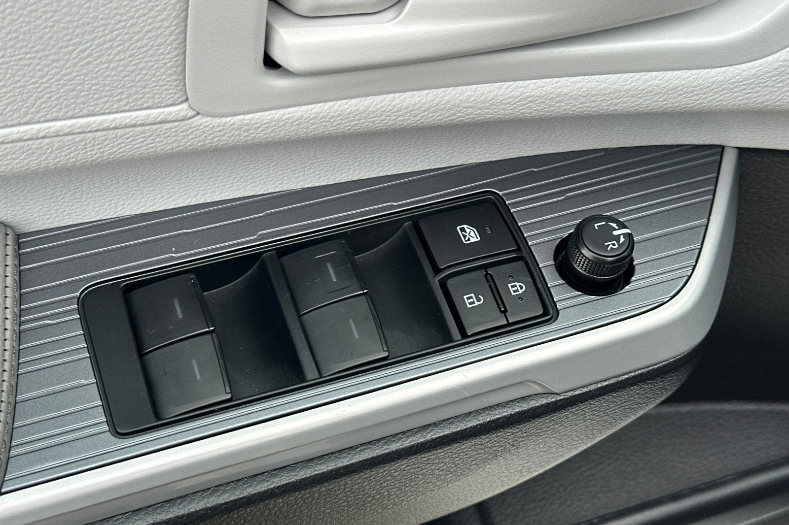 2026 Toyota Sienna LE 8 Passenger