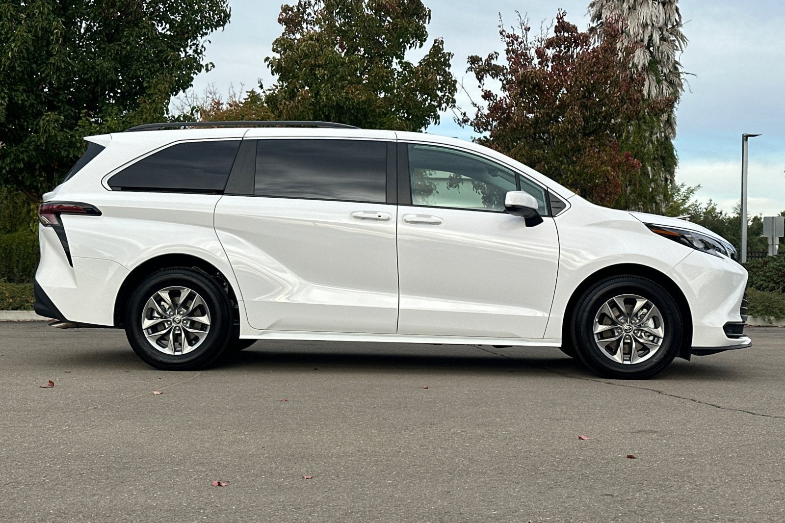 2026 Toyota Sienna LE 8 Passenger