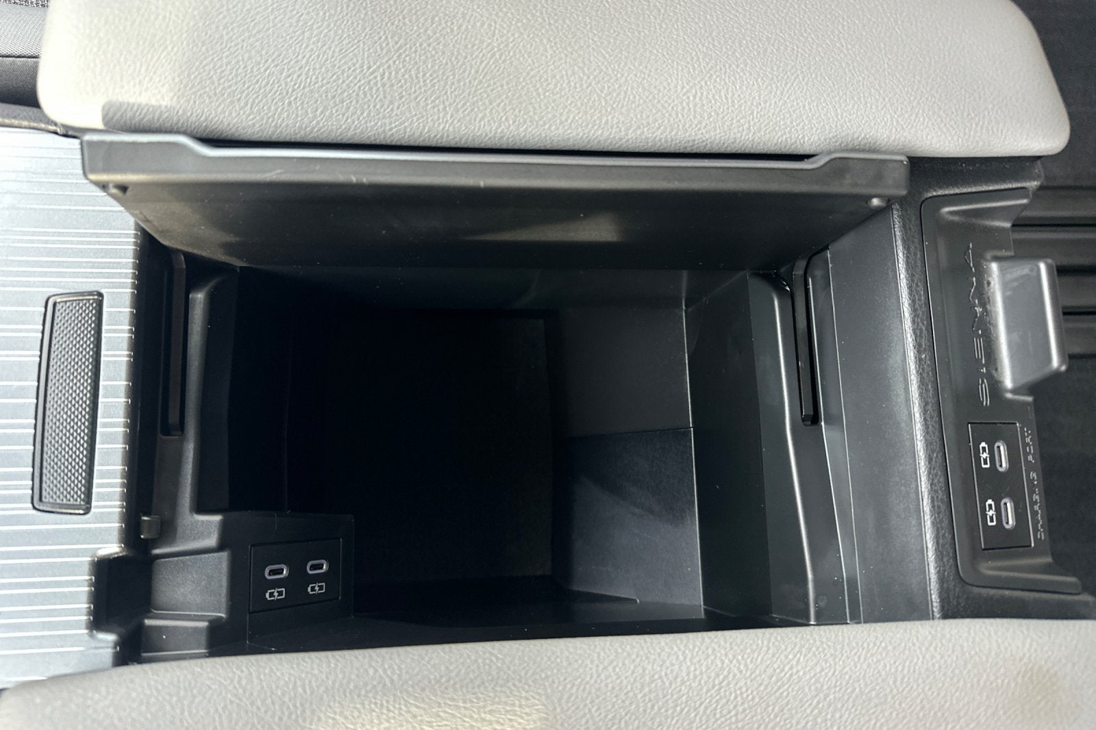 2026 Toyota Sienna LE 8 Passenger
