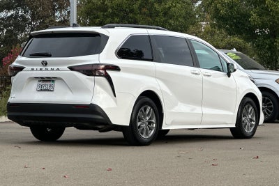 2026 Toyota Sienna LE 8 Passenger