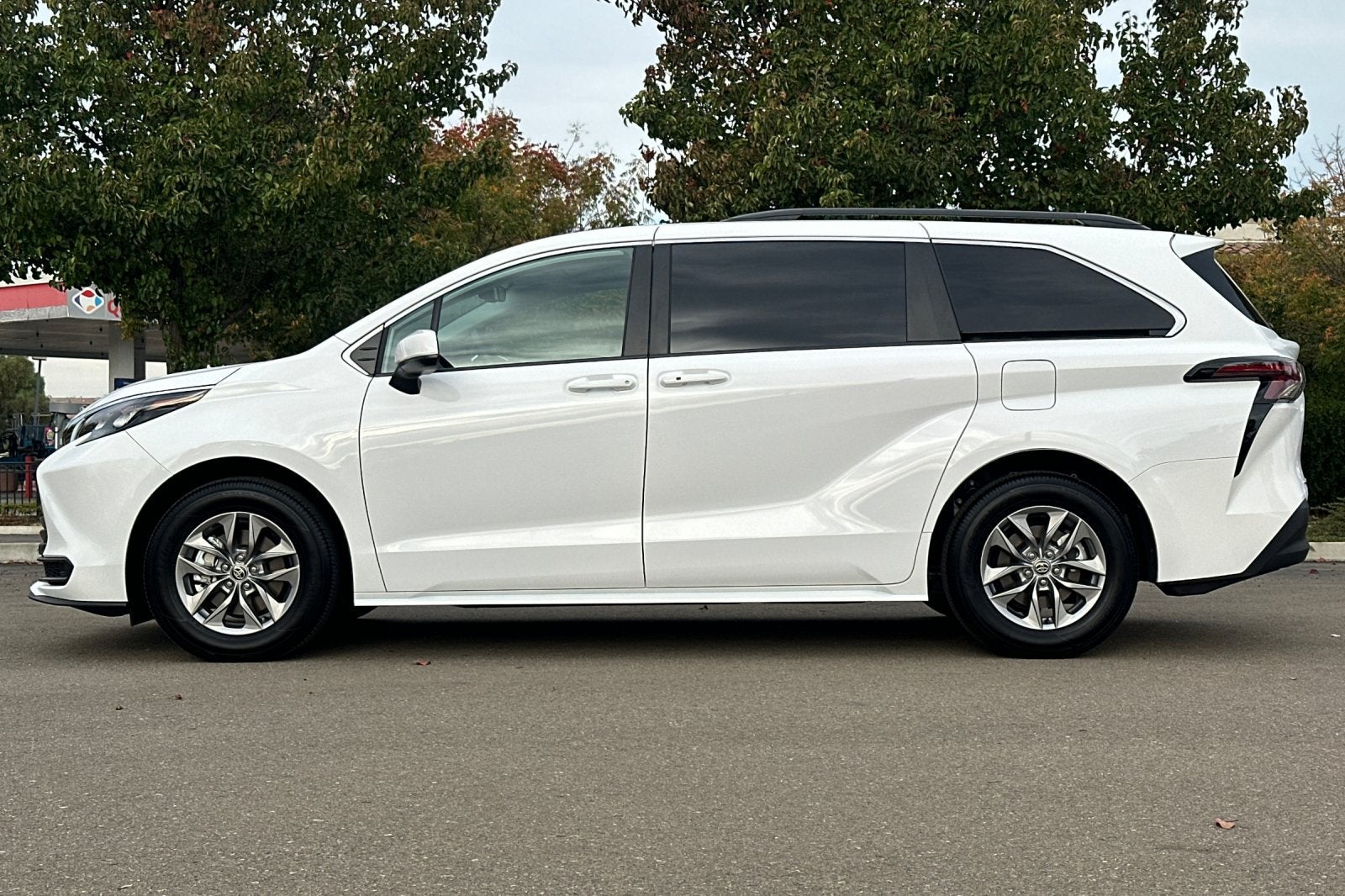 2026 Toyota Sienna LE 8 Passenger