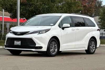 2026 Toyota Sienna LE 8 Passenger