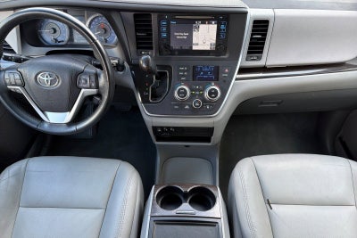 2016 Toyota Sienna XLE 8 Passenger