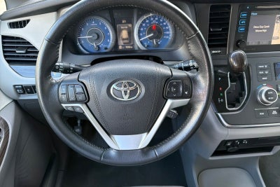 2016 Toyota Sienna XLE 8 Passenger