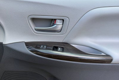 2016 Toyota Sienna XLE 8 Passenger