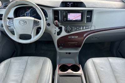 2013 Toyota Sienna XLE 8 Passenger