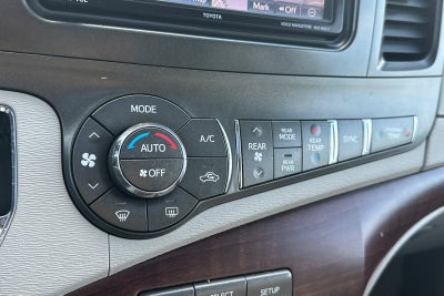 2013 Toyota Sienna XLE 8 Passenger