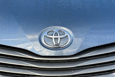 2013 Toyota Sienna XLE 8 Passenger