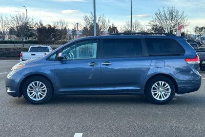 2013 Toyota Sienna XLE 8 Passenger