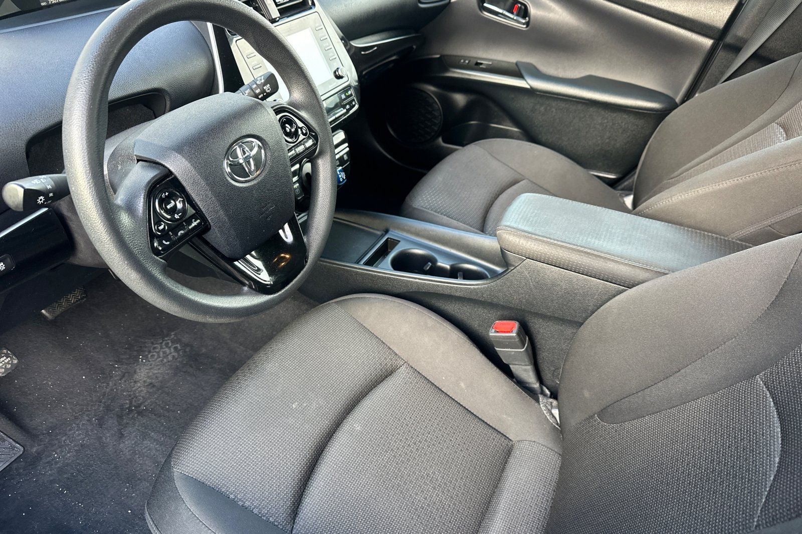 2022 Toyota Prius LE