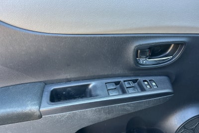 2013 Toyota Yaris LE