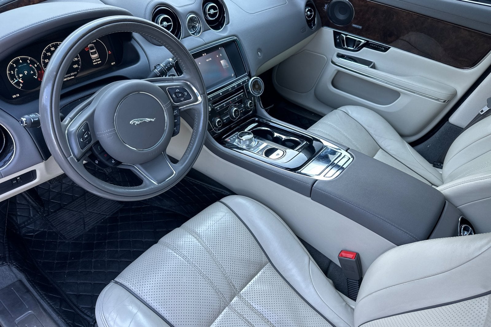 2016 Jaguar XJ R-Sport