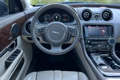 2016 Jaguar XJ R-Sport