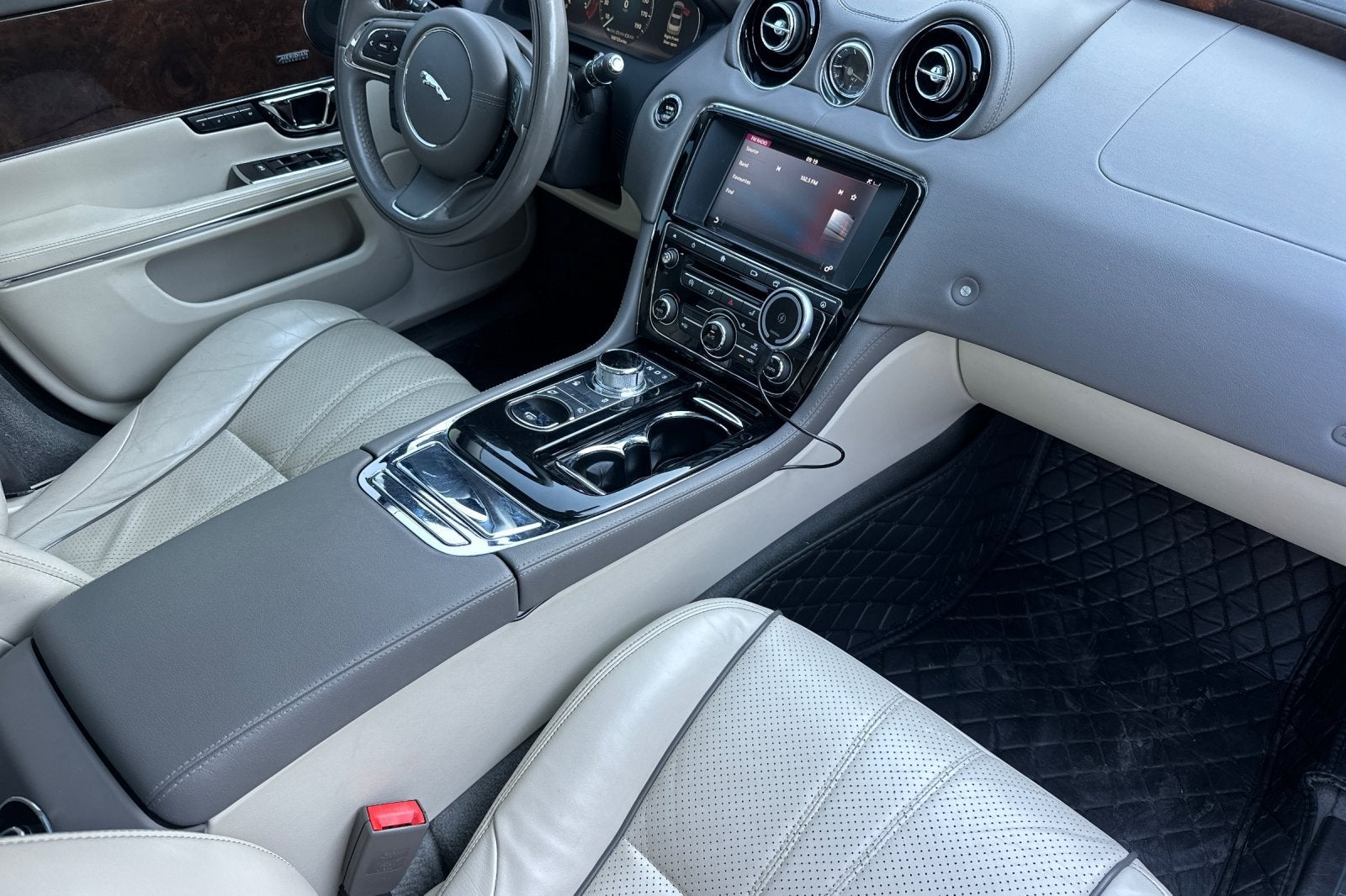 2016 Jaguar XJ R-Sport