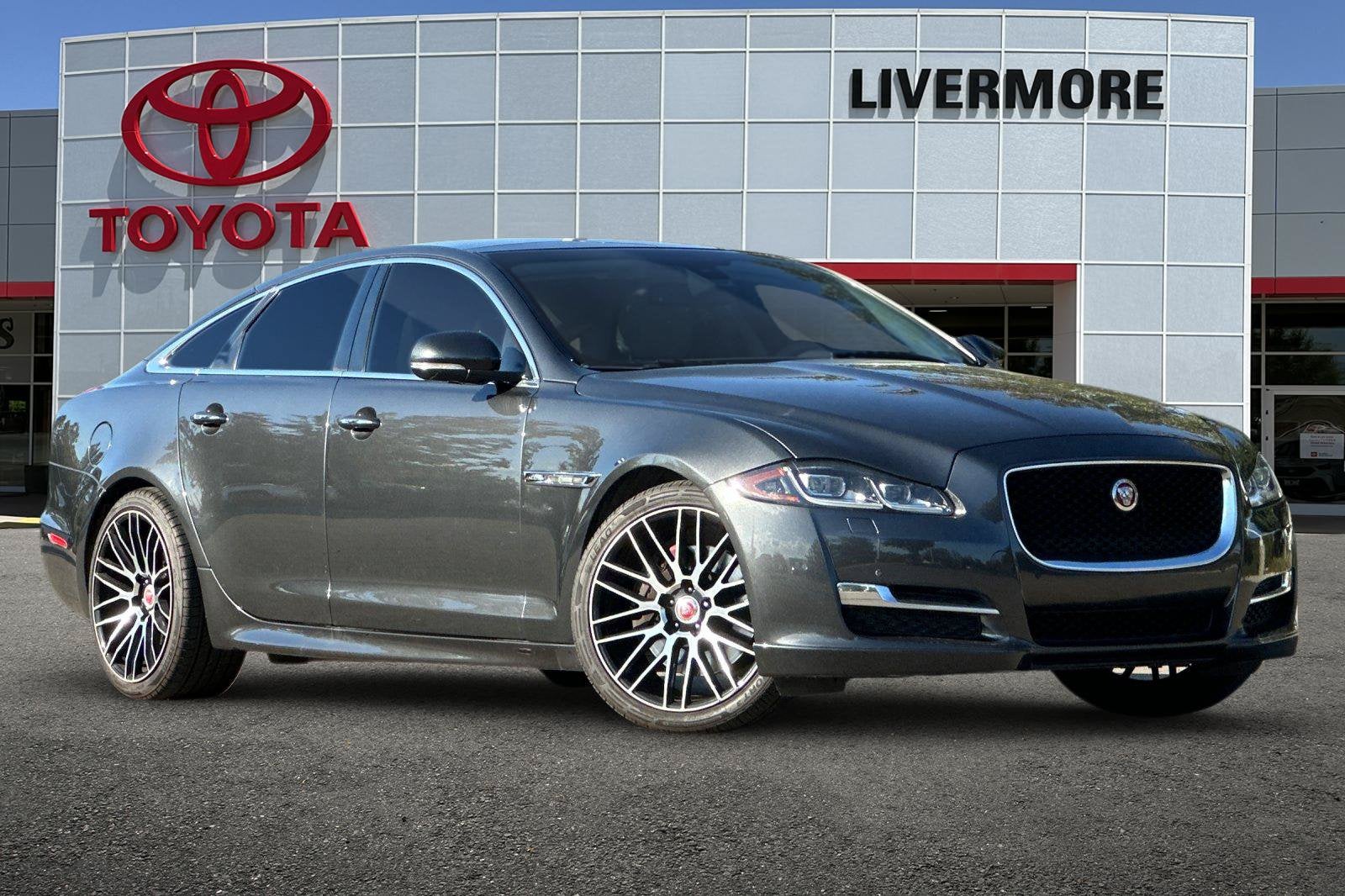 2016 Jaguar XJ R-Sport