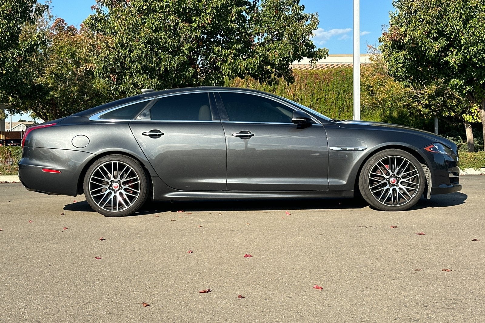 2016 Jaguar XJ R-Sport