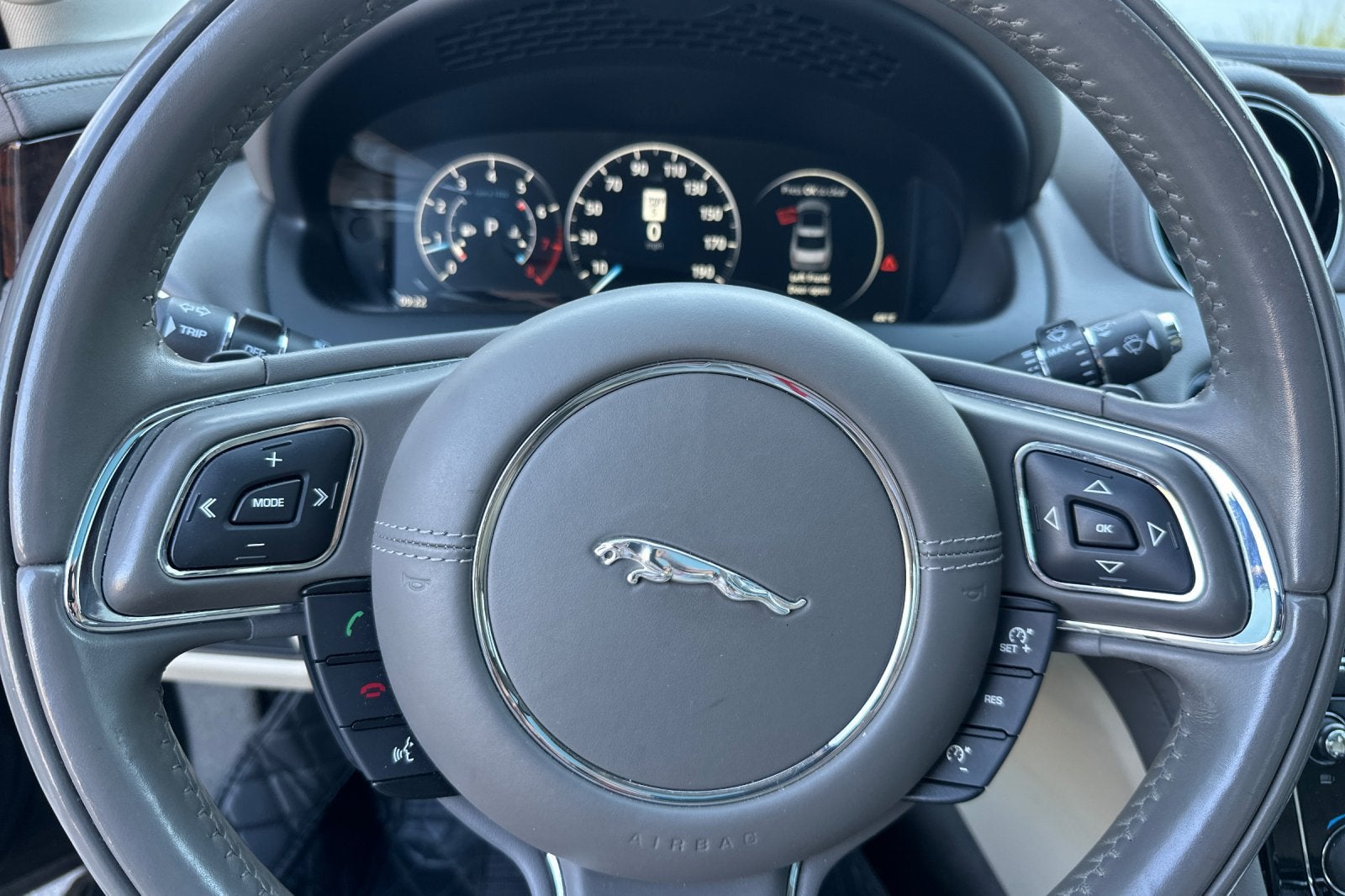 2016 Jaguar XJ R-Sport