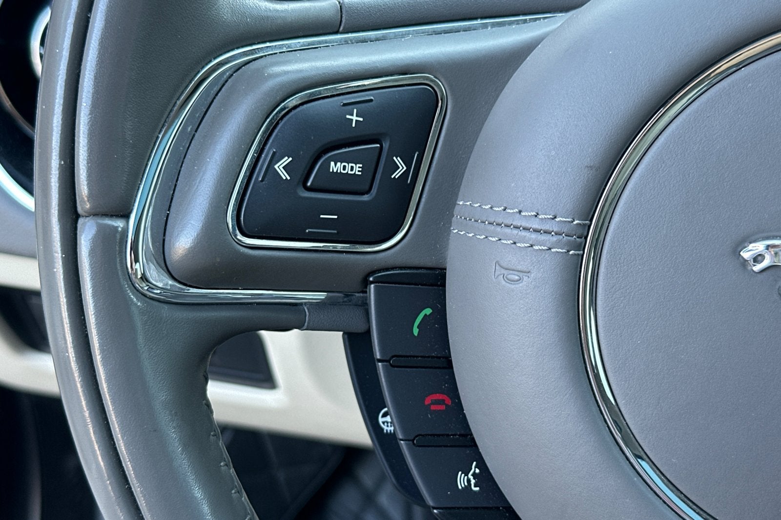 2016 Jaguar XJ R-Sport