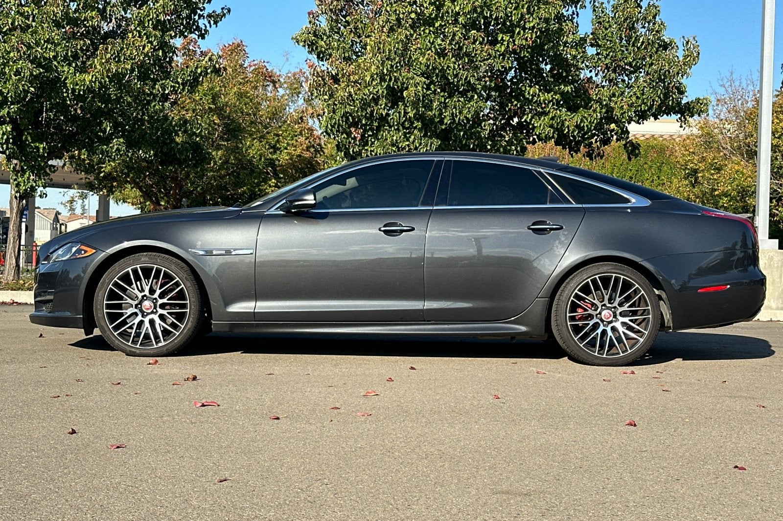 2016 Jaguar XJ R-Sport