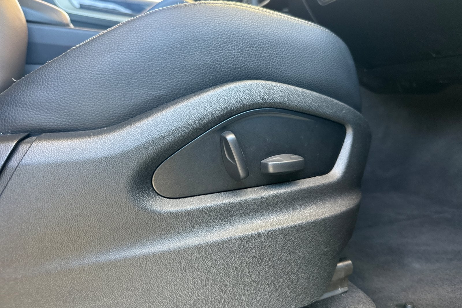 2025 Porsche Cayenne Base