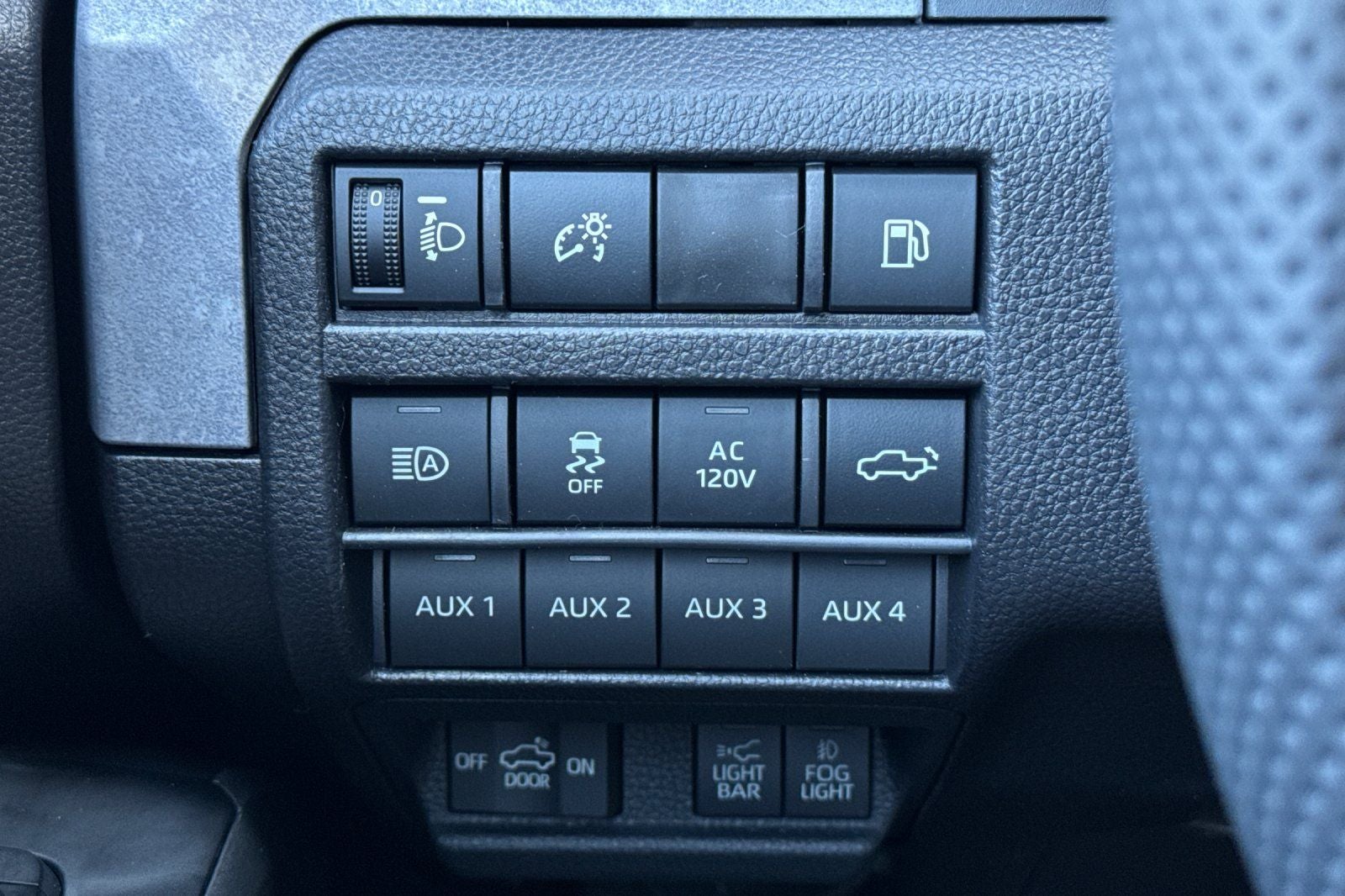 2026 Toyota Tacoma i-FORCE MAX Tacoma Trailhunter