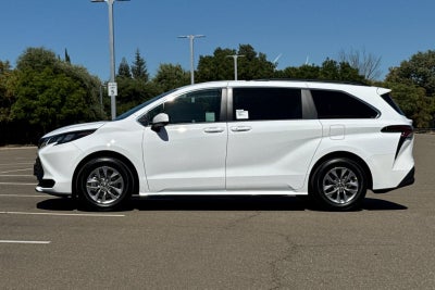 2026 Toyota Sienna LE