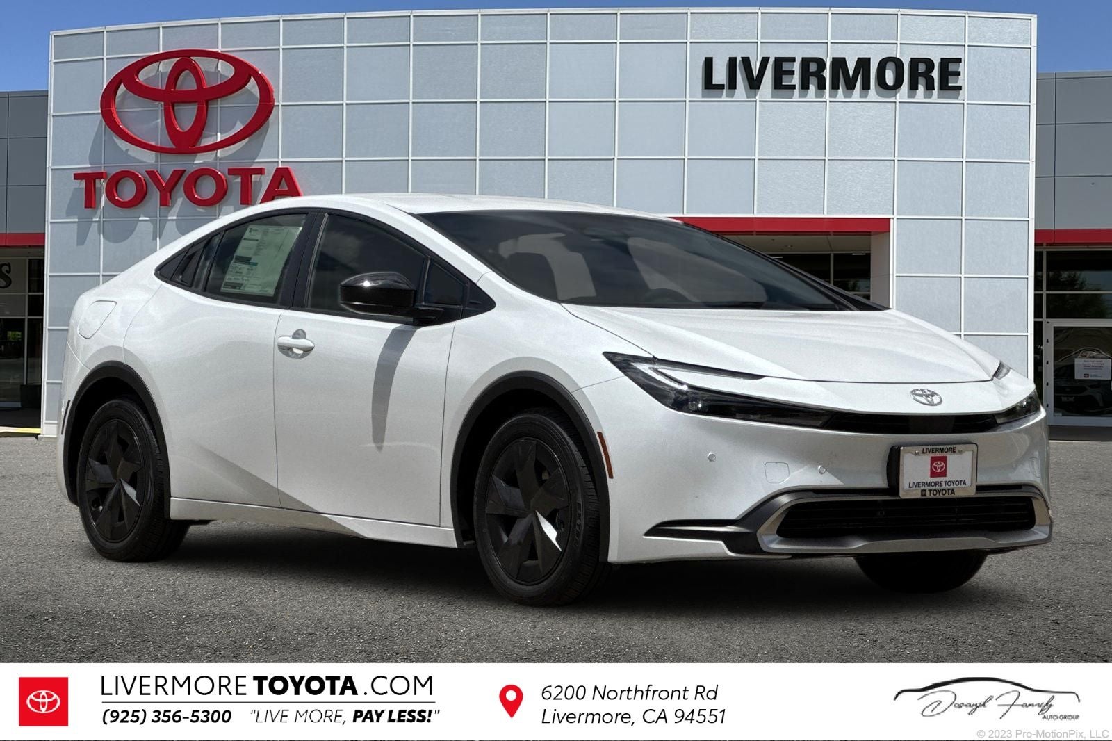 2026 Toyota Prius SE's photo