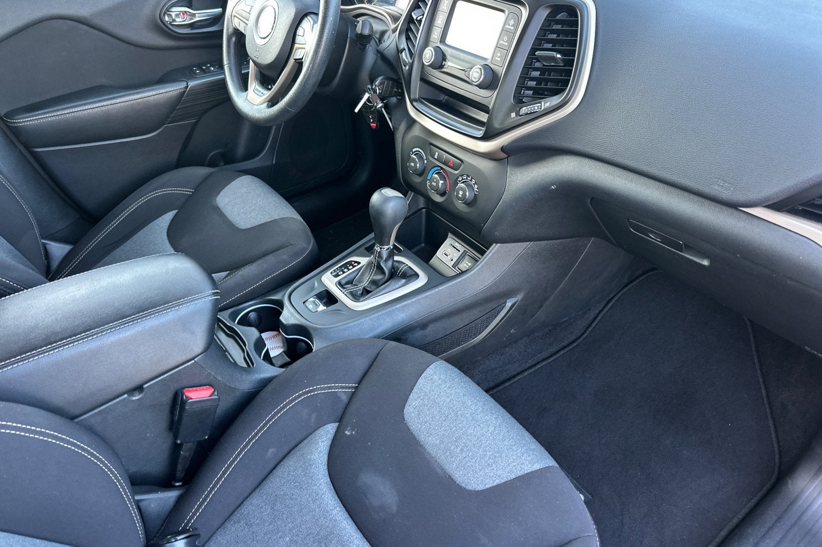 2016 Jeep Cherokee Sport
