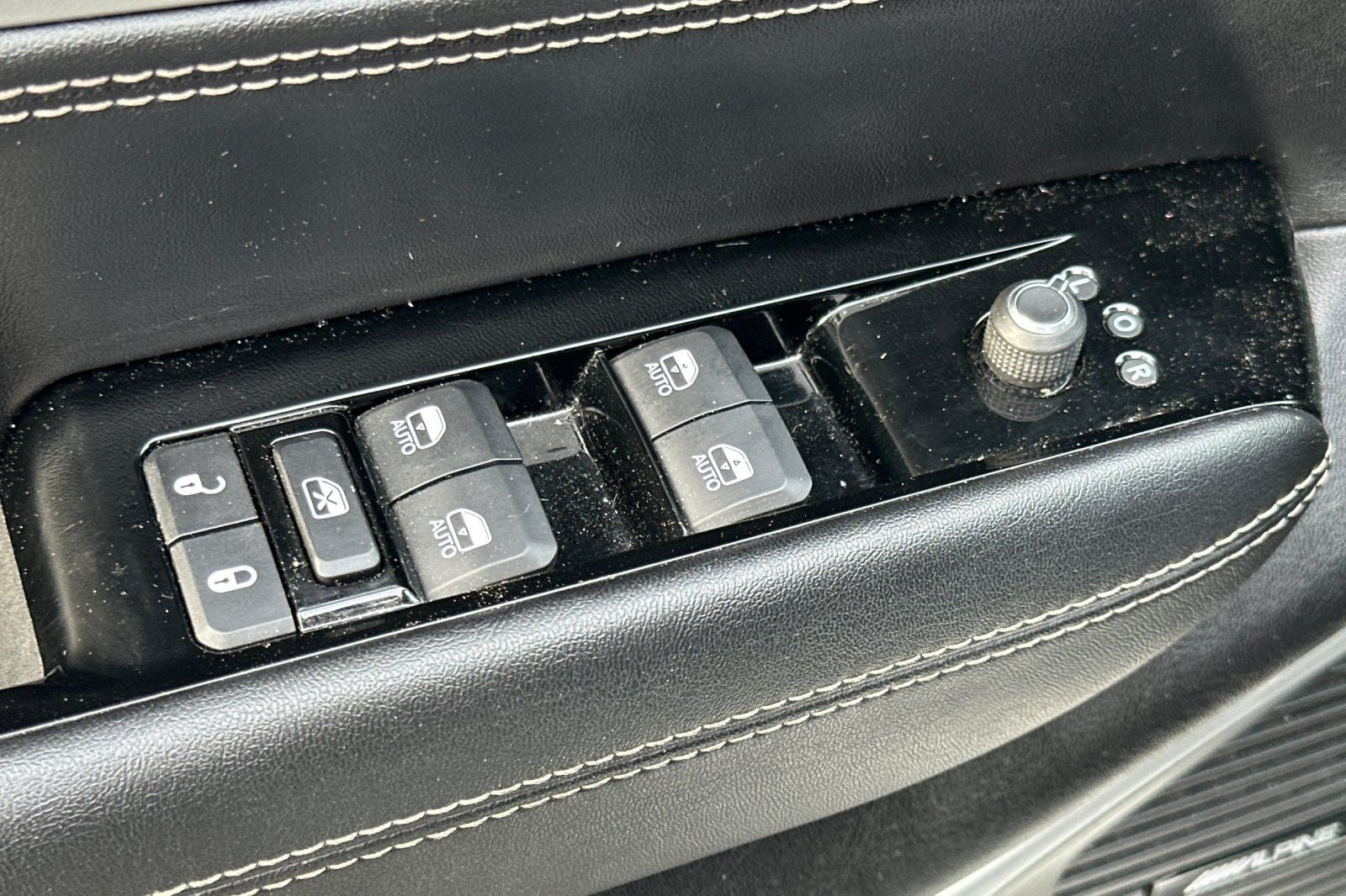 2023 Jeep Wagoneer Base