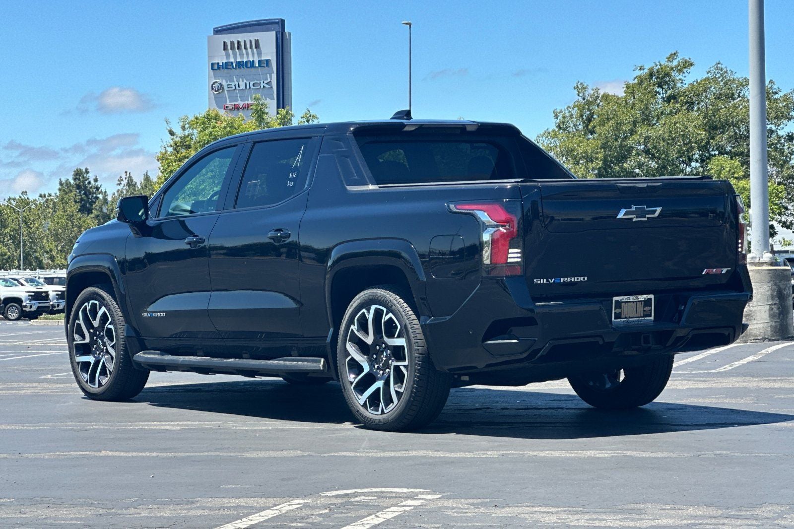 2025 Chevrolet Silverado EV RST