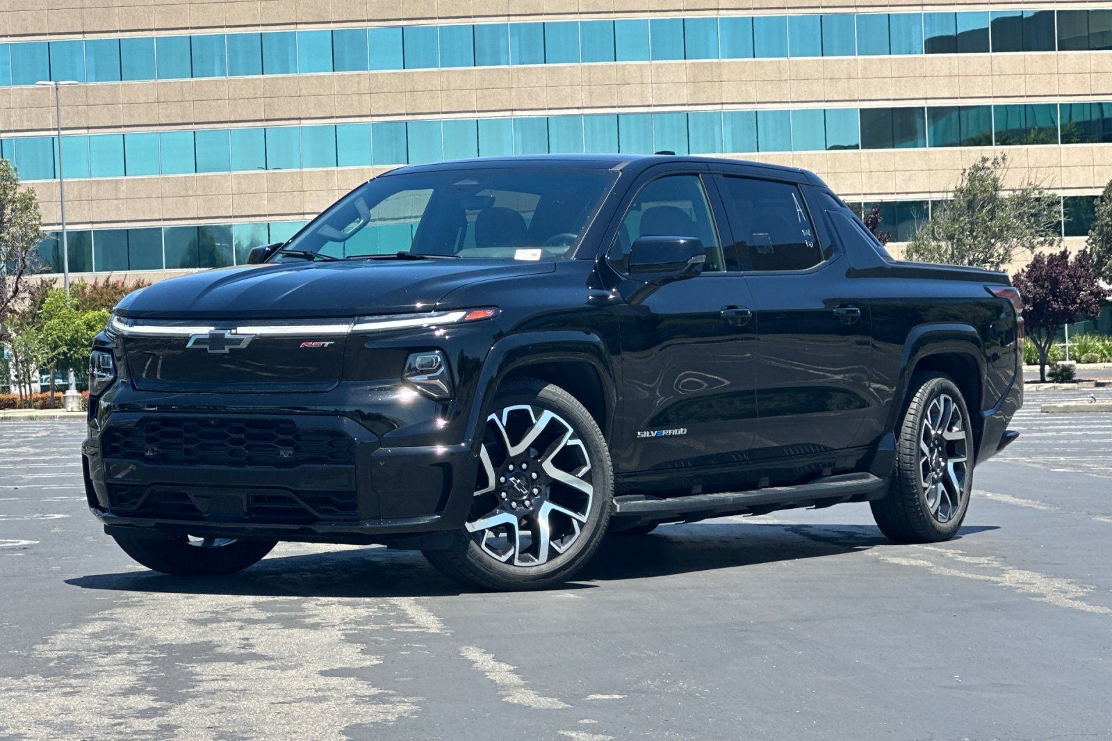2025 Chevrolet Silverado EV RST