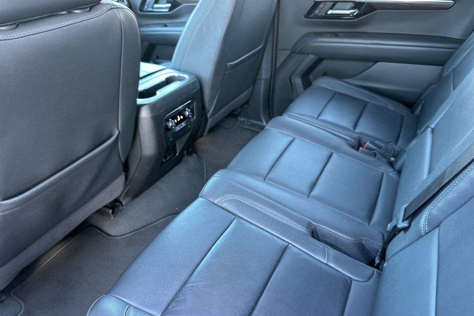 2025 Chevrolet Suburban LT