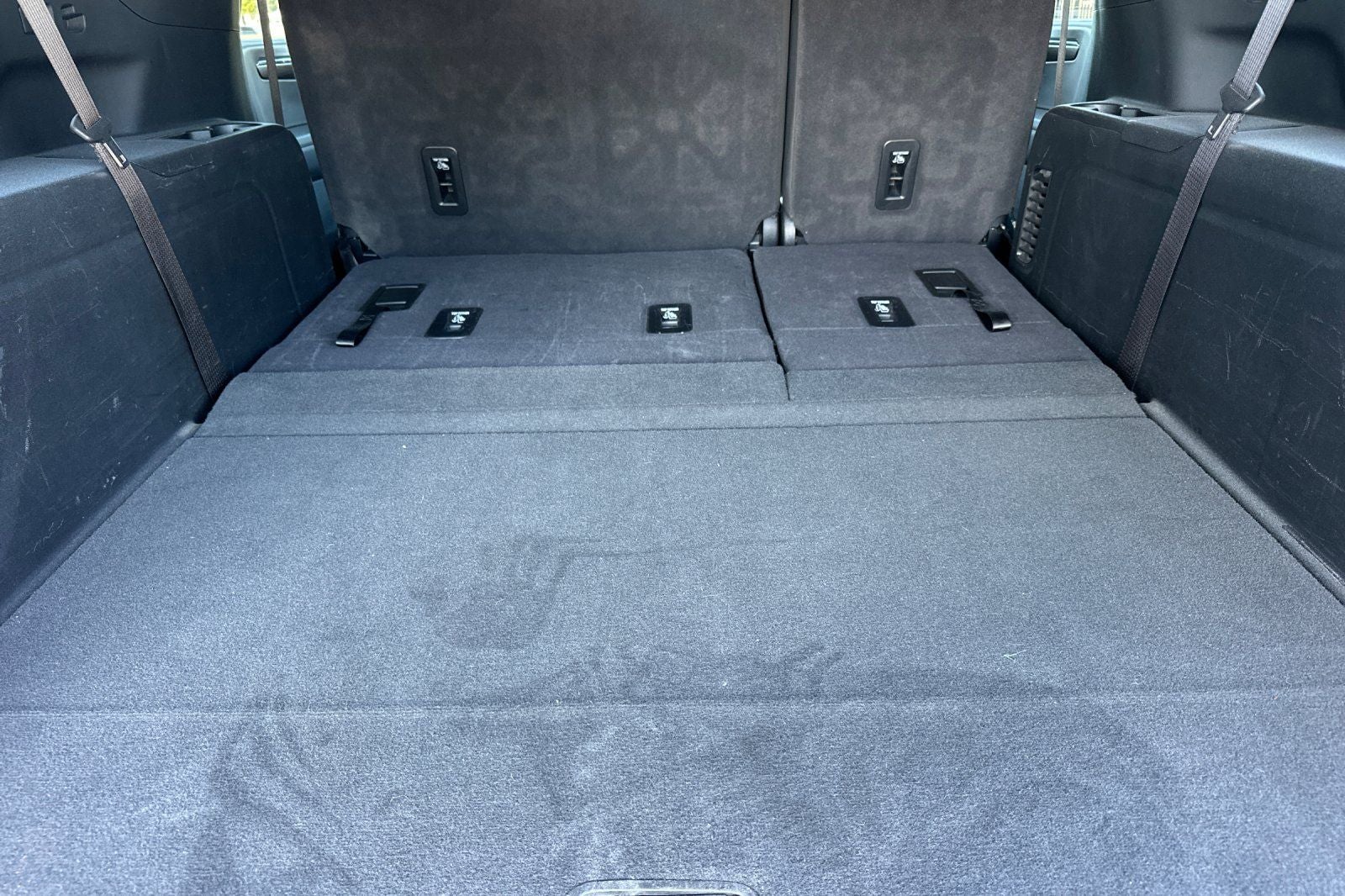 2025 Chevrolet Suburban LT