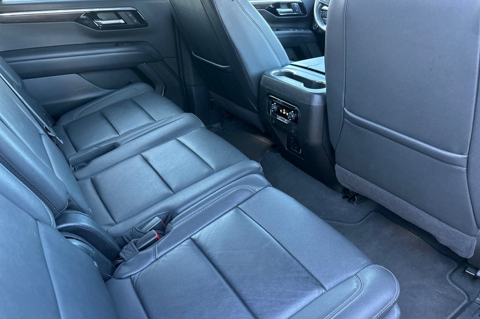 2025 Chevrolet Suburban LT