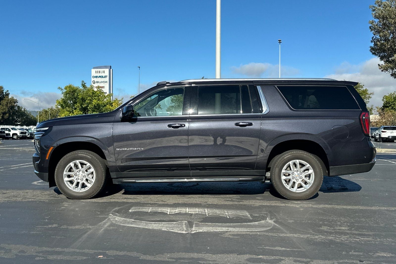 2025 Chevrolet Suburban LT