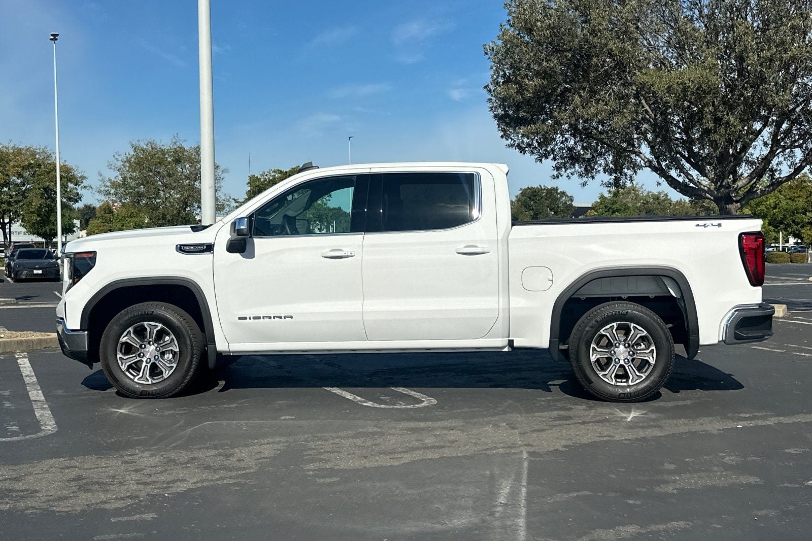 2024 GMC Sierra 1500 SLE