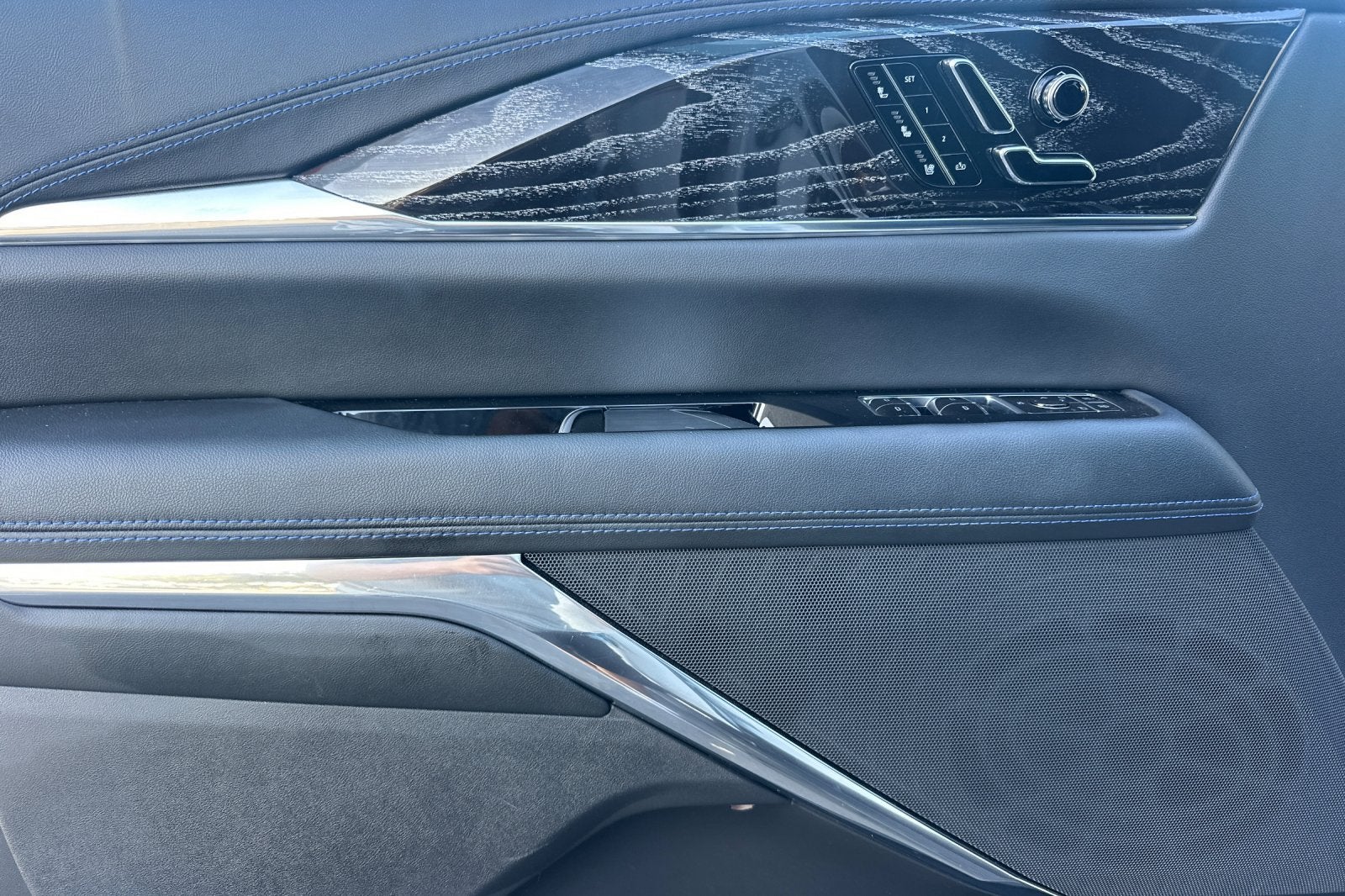 2025 Cadillac ESCALADE IQ Sport 1