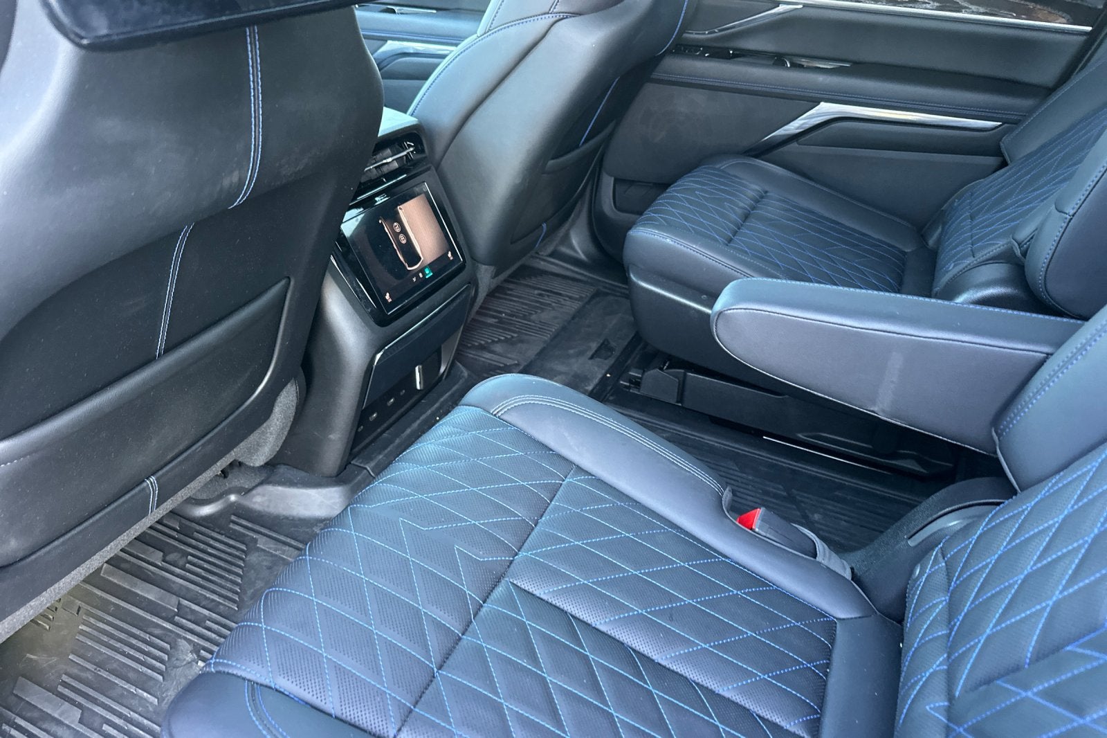 2025 Cadillac ESCALADE IQ Sport 1