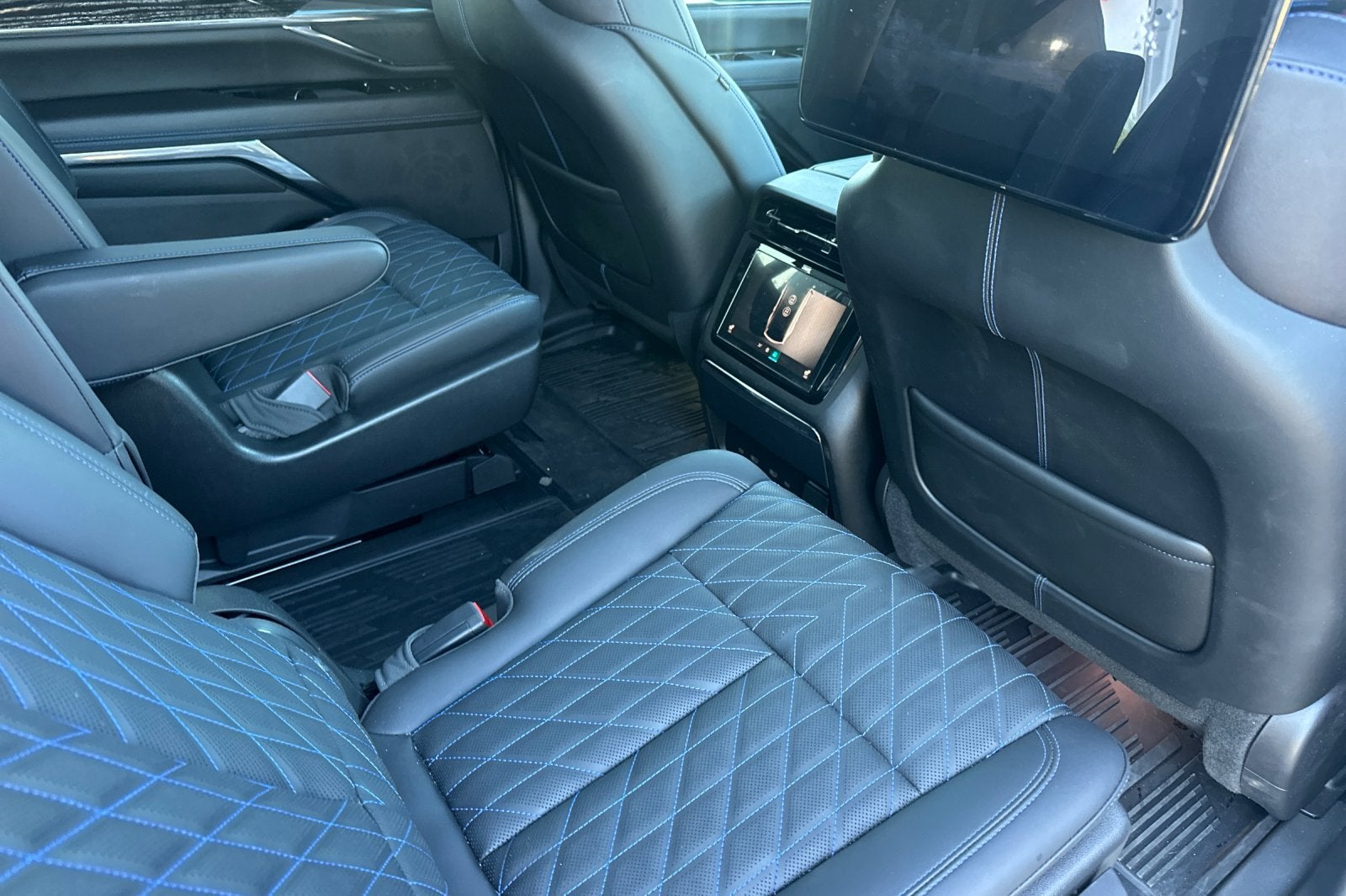 2025 Cadillac ESCALADE IQ Sport 1
