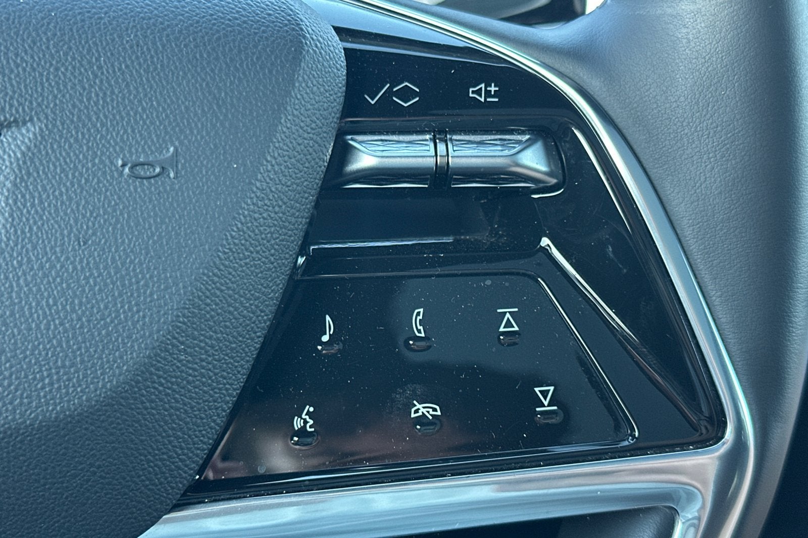 2025 Cadillac ESCALADE IQ Sport 1